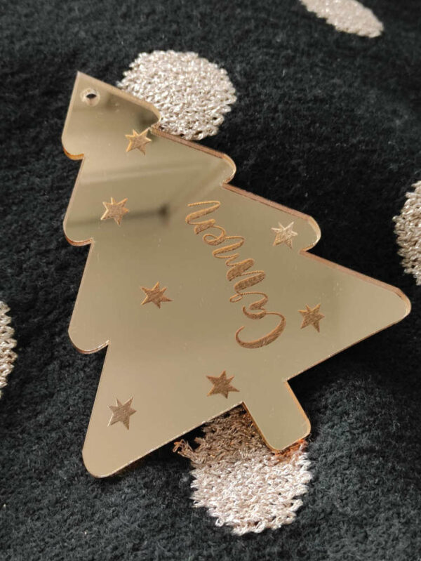 Sagoma albero di natale in plexiglass con NOME inciso